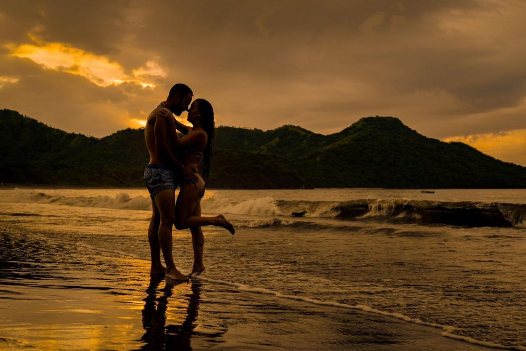 viaje de novios a costa rica Viaje de novios a Costa Rica: atardecer en la playa